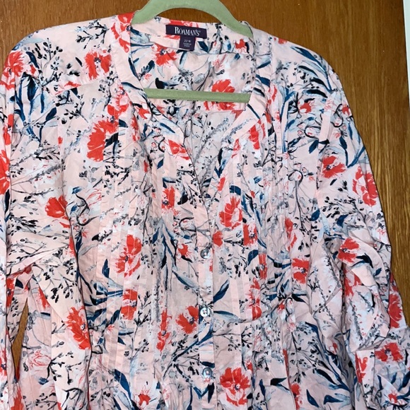 Woman’s Long-sleeved Floral Blouse Size: 1X/22 - Picture 2 of 6